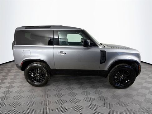 Used 2022 Land Rover Defender 90 X-Dynamic S image 9