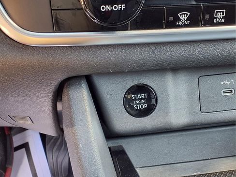 Used 2025 Nissan Rogue SV FWD image 14