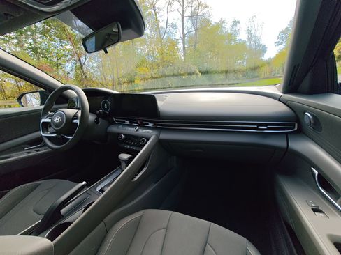 Used 2024 Hyundai Elantra SEL image 27