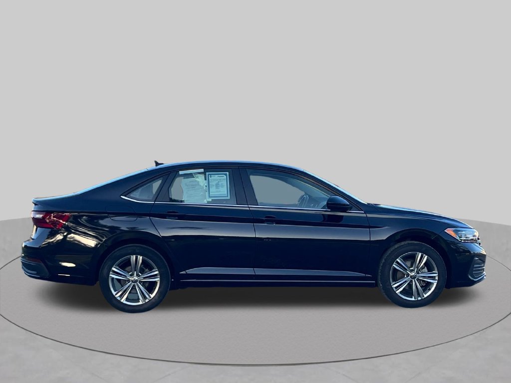 Used 2024 Volkswagen Jetta SE FWD image 3