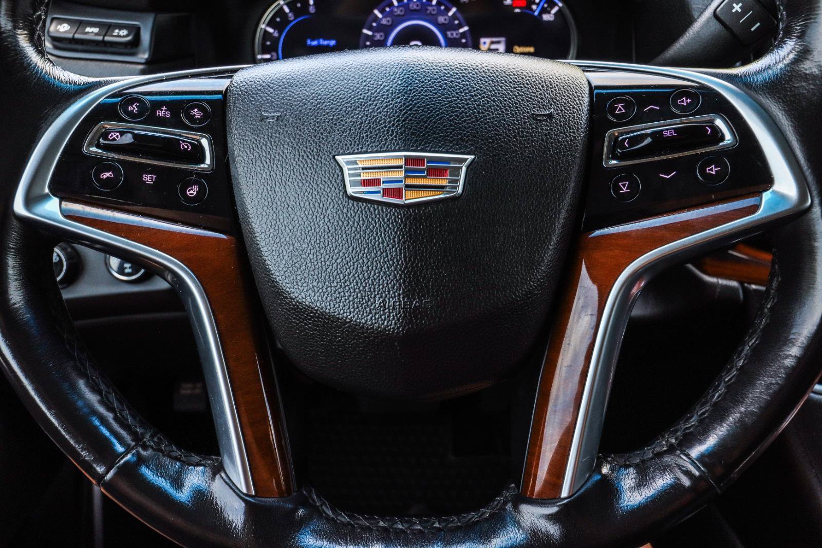 Used 2018 Cadillac Escalade Luxury AWD/4WD image 18