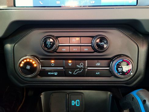 Used 2024 Ford Bronco Black Diamond image 11