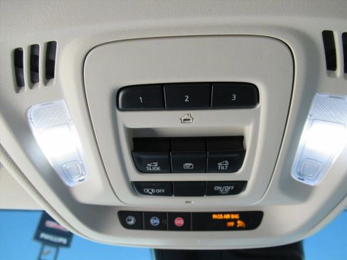 Used 2022 Buick Envision Avenir w/ Technology Package II image 31