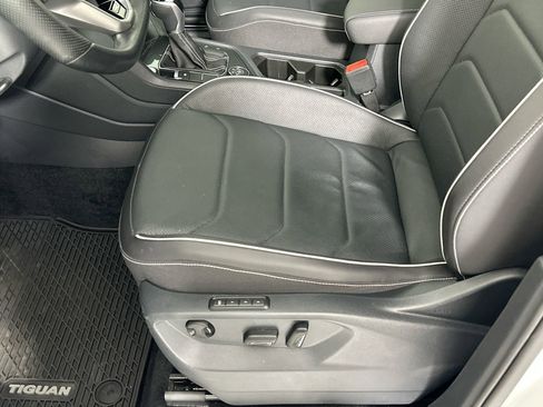 Certified 2023 Volkswagen Tiguan SEL R-Line image 20
