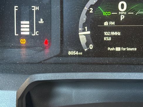 Used 2025 Toyota 4Runner SR5 AWD/4WD image 25