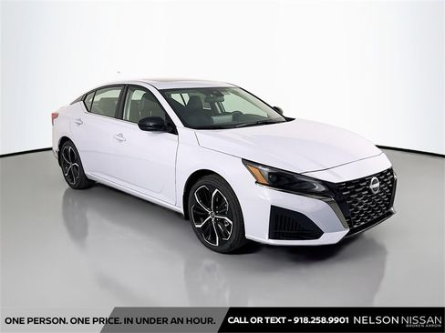 New 2025 Nissan Altima 2.5 SR image 3