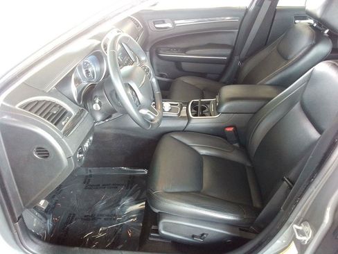 Used 2018 Chrysler 300 Touring L RWD image 14