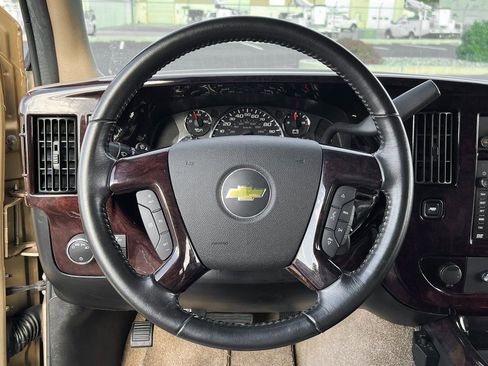 Used 2013 Chevrolet Express 2500 Extended image 18