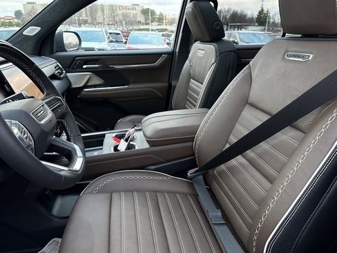 New 2026 GMC Acadia Denali Ultimate w/ LPO, Floor Liner Package image 5