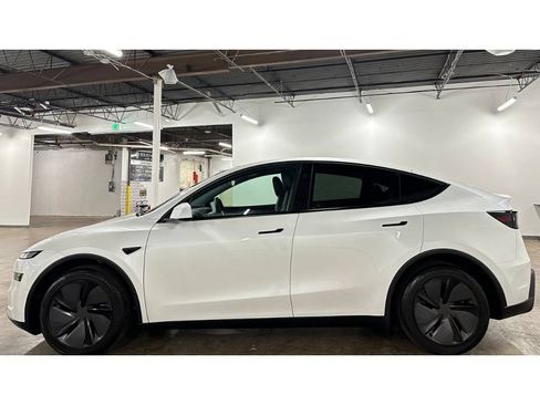 Used 2026 Tesla Model Y Long Range AWD/4WD image 9