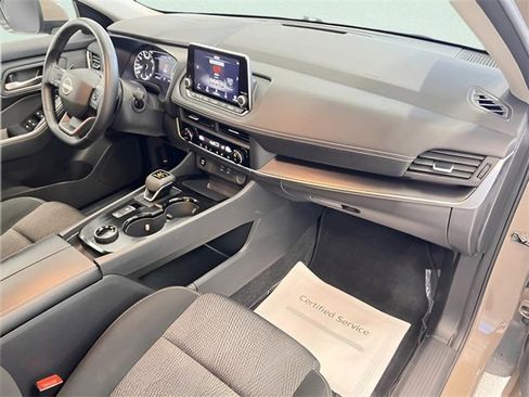 Used 2025 Nissan Rogue SV image 15