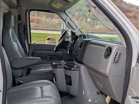 Used 2017 Ford E-450 and Econoline 450 Super Duty RWD image 23