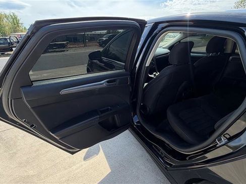 Used 2019 Ford Fusion SE image 13