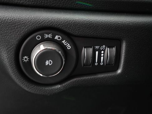 New 2026 Chrysler Pacifica Select FWD image 11