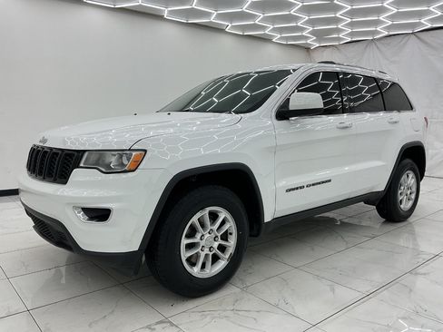 Used 2019 Jeep Grand Cherokee Laredo AWD/4WD image 6
