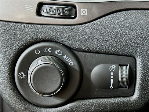 Used 2021 Jeep Cherokee Latitude image 17