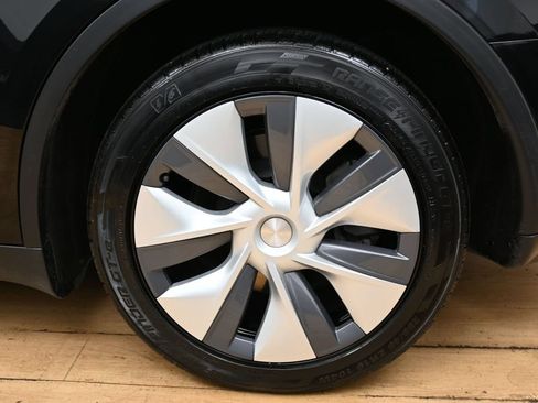 Used 2023 Tesla Model Y Long Range AWD/4WD image 40