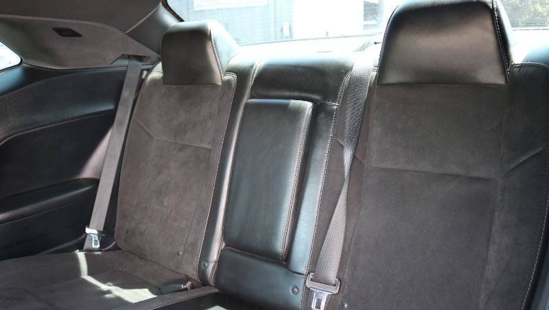Used 2018 Dodge Challenger R/T Scat Pack w/ Leather Interior Group RWD image 18