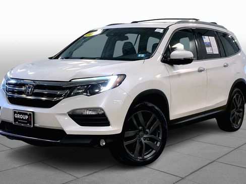 Used 2018 Honda Pilot Touring image 2