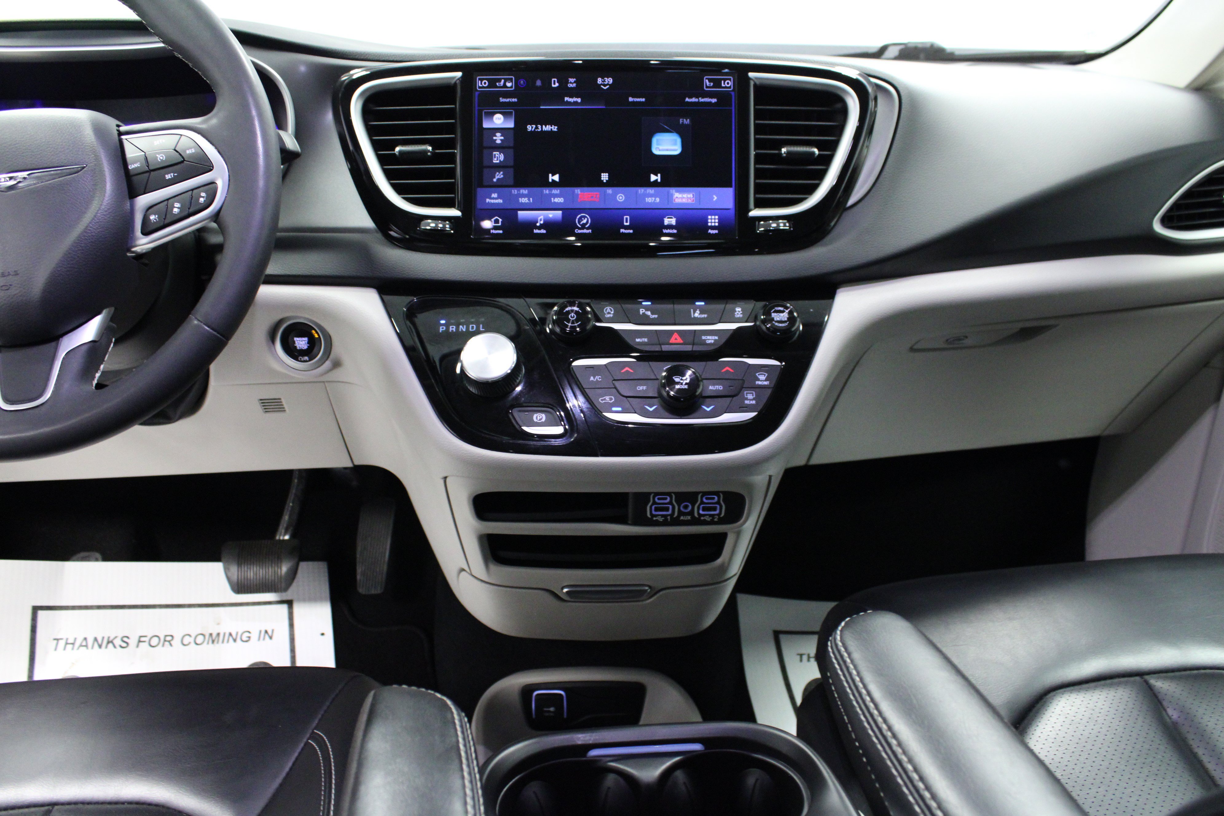 Used 2023 Chrysler Pacifica Touring-L FWD image 19