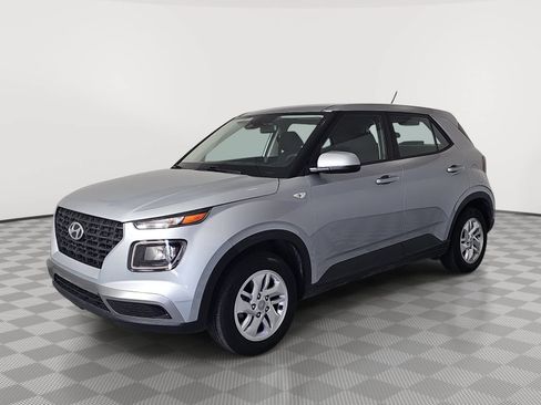 Used 2023 Hyundai Venue SE FWD image 4