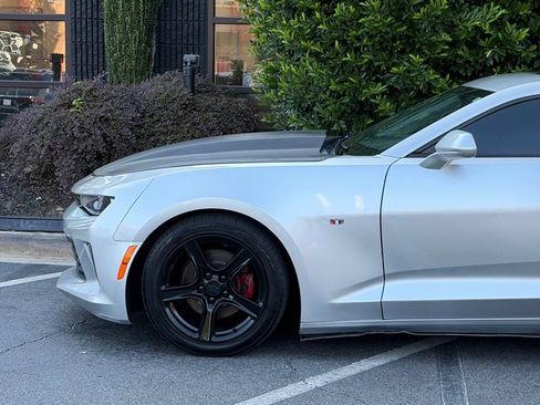 Used 2018 Chevrolet Camaro LT RWD image 10