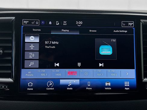 Used 2024 Chrysler Pacifica Touring-L image 17