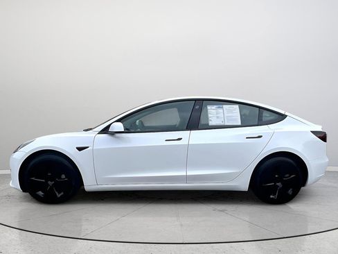 Used 2023 Tesla Model 3 Standard Range image 9
