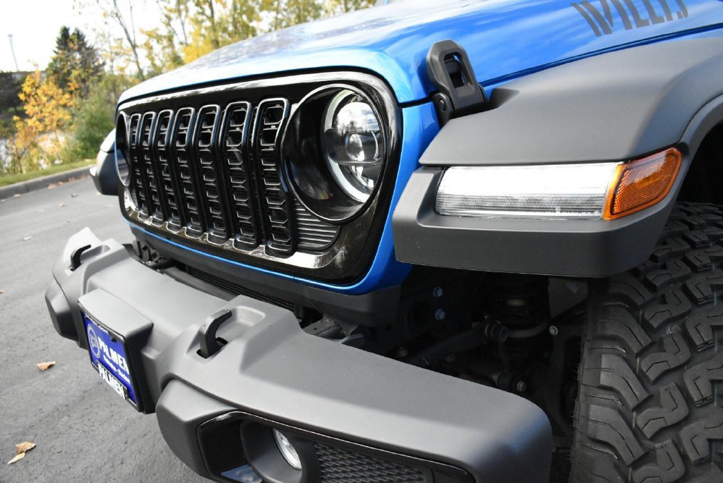 Used 2025 Jeep Wrangler Sport AWD/4WD image 13