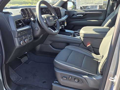 New 2026 Chevrolet Suburban Premier image 6