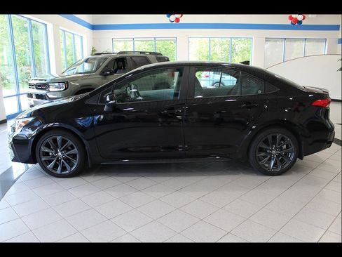 Used 2025 Toyota Corolla SE FWD image 8