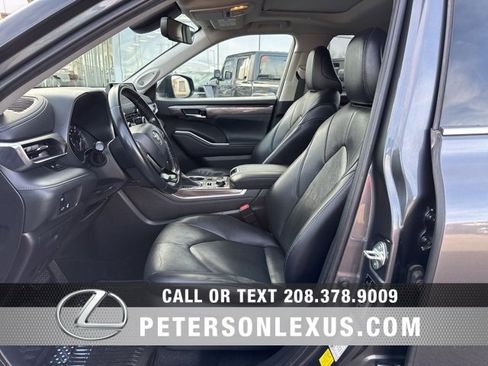 Used 2020 Toyota Highlander Limited image 24