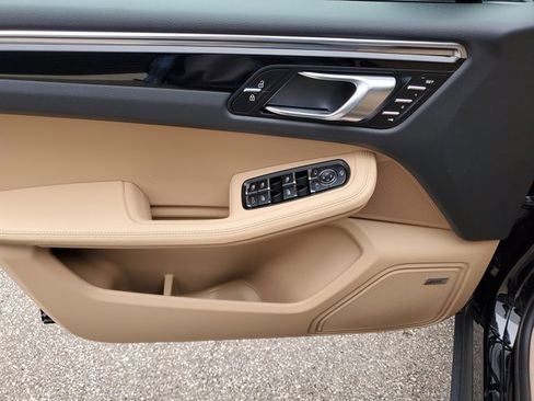 Used 2025 Porsche Macan image 29