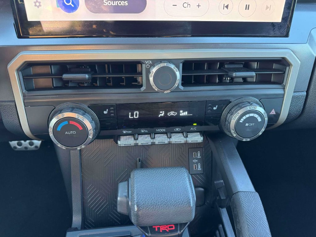 Used 2025 Toyota Tacoma TRD Sport AWD/4WD image 29