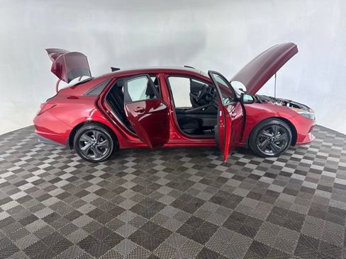 Used 2023 Hyundai Elantra SEL w/ Winter Weather Package FWD image 15