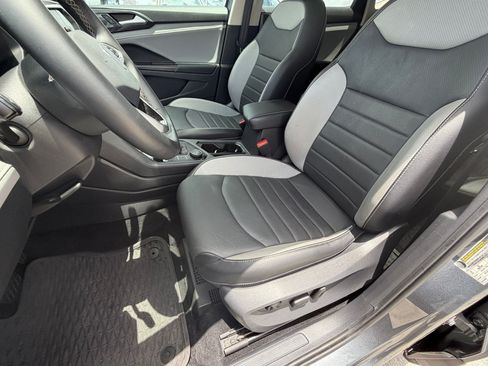 Certified 2022 Volkswagen Taos SEL AWD/4WD image 5