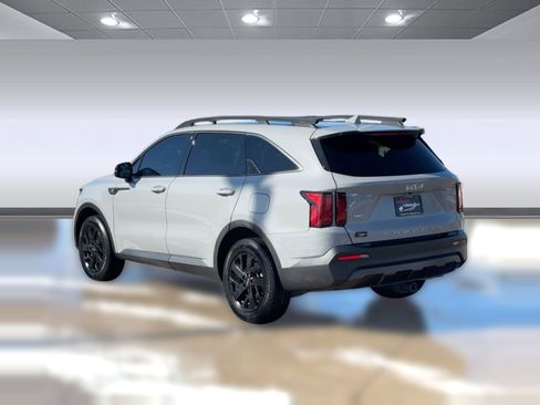 Used 2022 Kia Sorento S w/ Panoramic Sunroof Package image 3