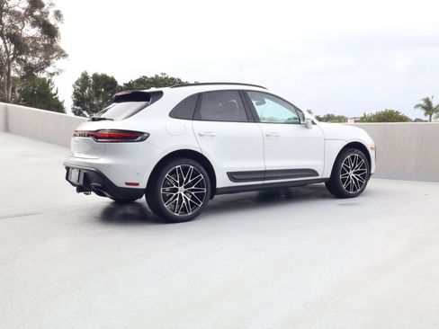 Certified 2023 Porsche Macan image 8