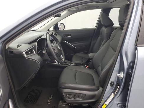 Used 2023 Toyota Corolla Cross XLE w/ Convenience Package FWD image 19