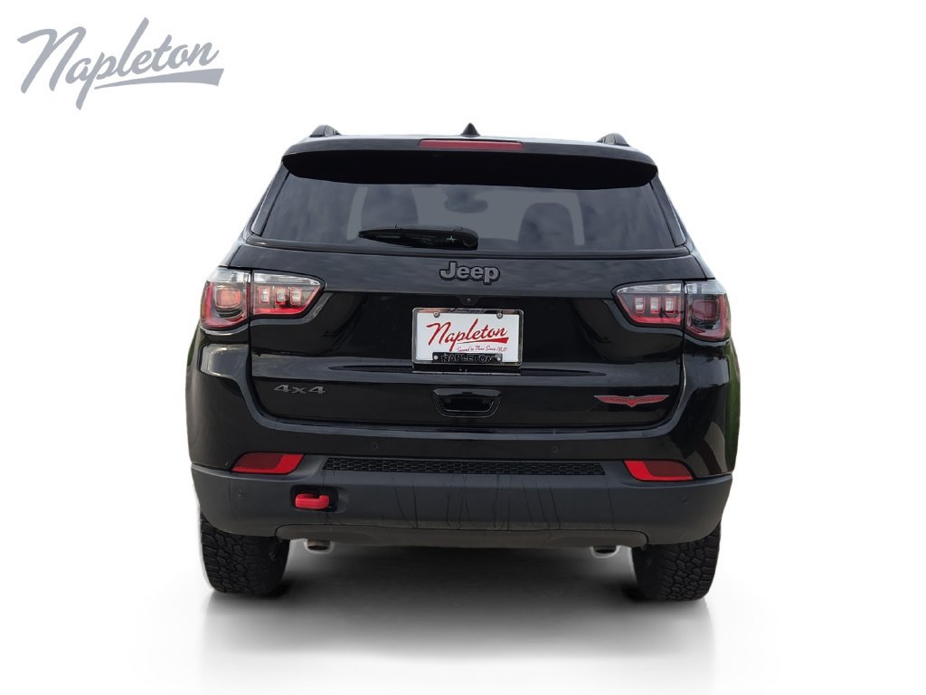 Used 2025 Jeep Compass Trailhawk AWD/4WD image 4