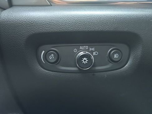 Used 2020 Chevrolet Traverse LT image 10