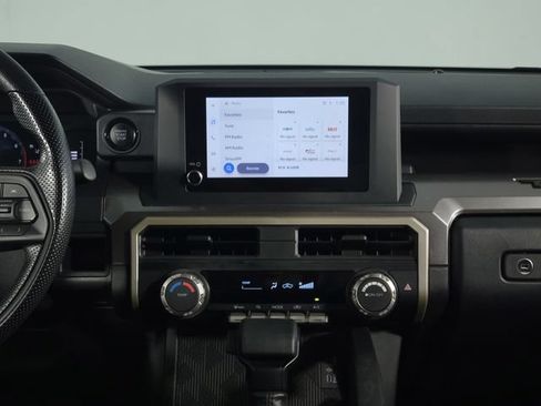 Used 2025 Toyota Tacoma SR5 AWD/4WD image 22