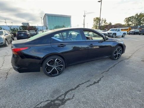 Used 2024 Nissan Altima 2.5 SR image 8