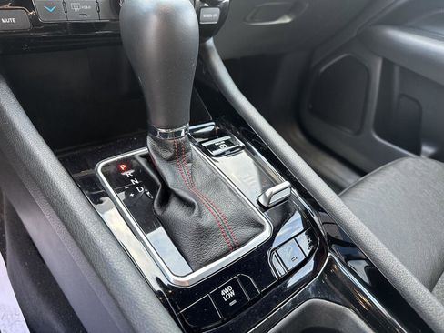 Used 2025 Jeep Compass Trailhawk image 32