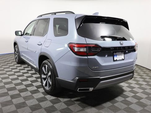 Used 2024 Honda Pilot Touring image 7