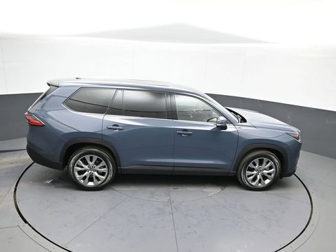 Certified 2025 Toyota Grand Highlander AWD image 40