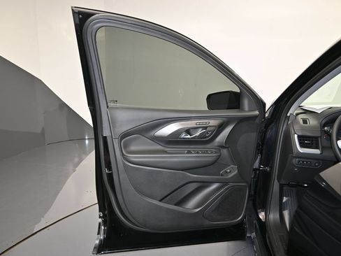 Used 2023 GMC Terrain SLT w/ Tech Package FWD image 10
