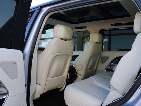 Certified 2024 Land Rover Range Rover Long Wheelbase SE image 31