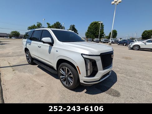 Used 2025 Cadillac Escalade Sport AWD/4WD image 3