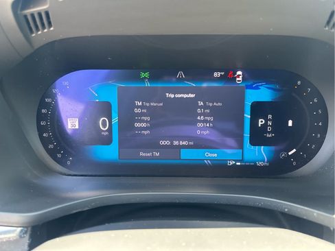 Used 2025 Volvo XC60 B5 Plus AWD/4WD image 17